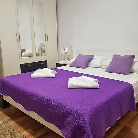 Apartment Apartman Nela Kastel Sucurac