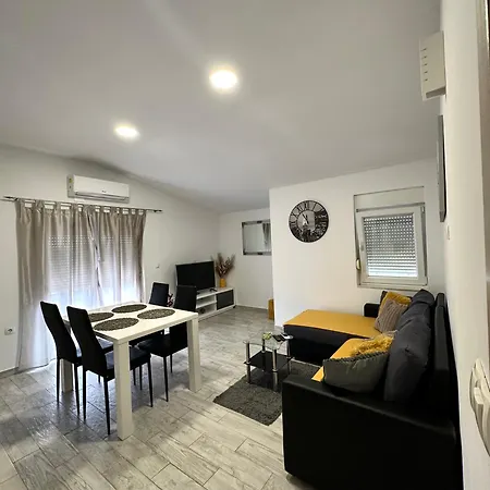 Апартаменты Apartman Nela Kastel Sucurac