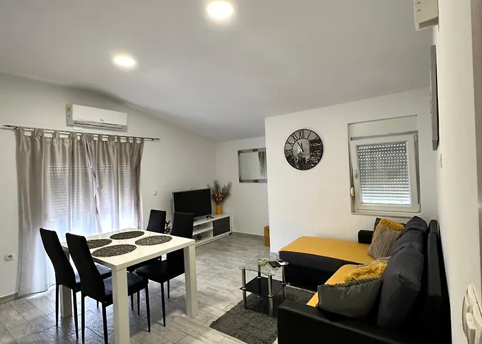 Апартаменты Apartman Nela Kastel Sucurac